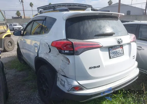 2018 Toyota Rav4 Xle z USA, uszkodzony, nr VIN JTMRFREV4JJ738040